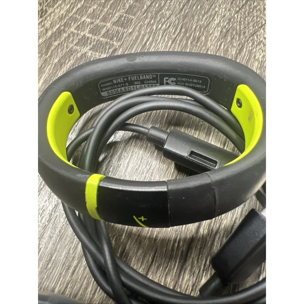 Lot Of 2 Nike + Fuelband SE Activity Tracker Fitness Band Clear Black W/ Charger